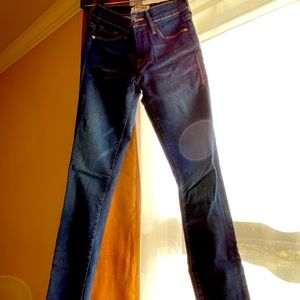 Frame denim le skinny Jeanne in blue. Size 24.